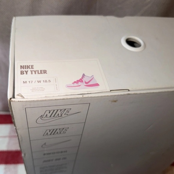 Athletic_Shoes